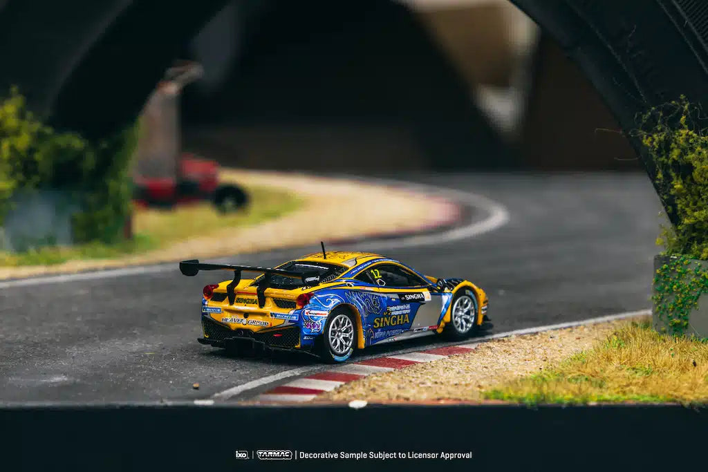 Ferrari 458 Italia GT3 GT Asia 2016 C. Van Dam / P. Bhirombhakdi - Tarmac Works HOBBY64 - Scala 1/64 T64-074-16GTA12