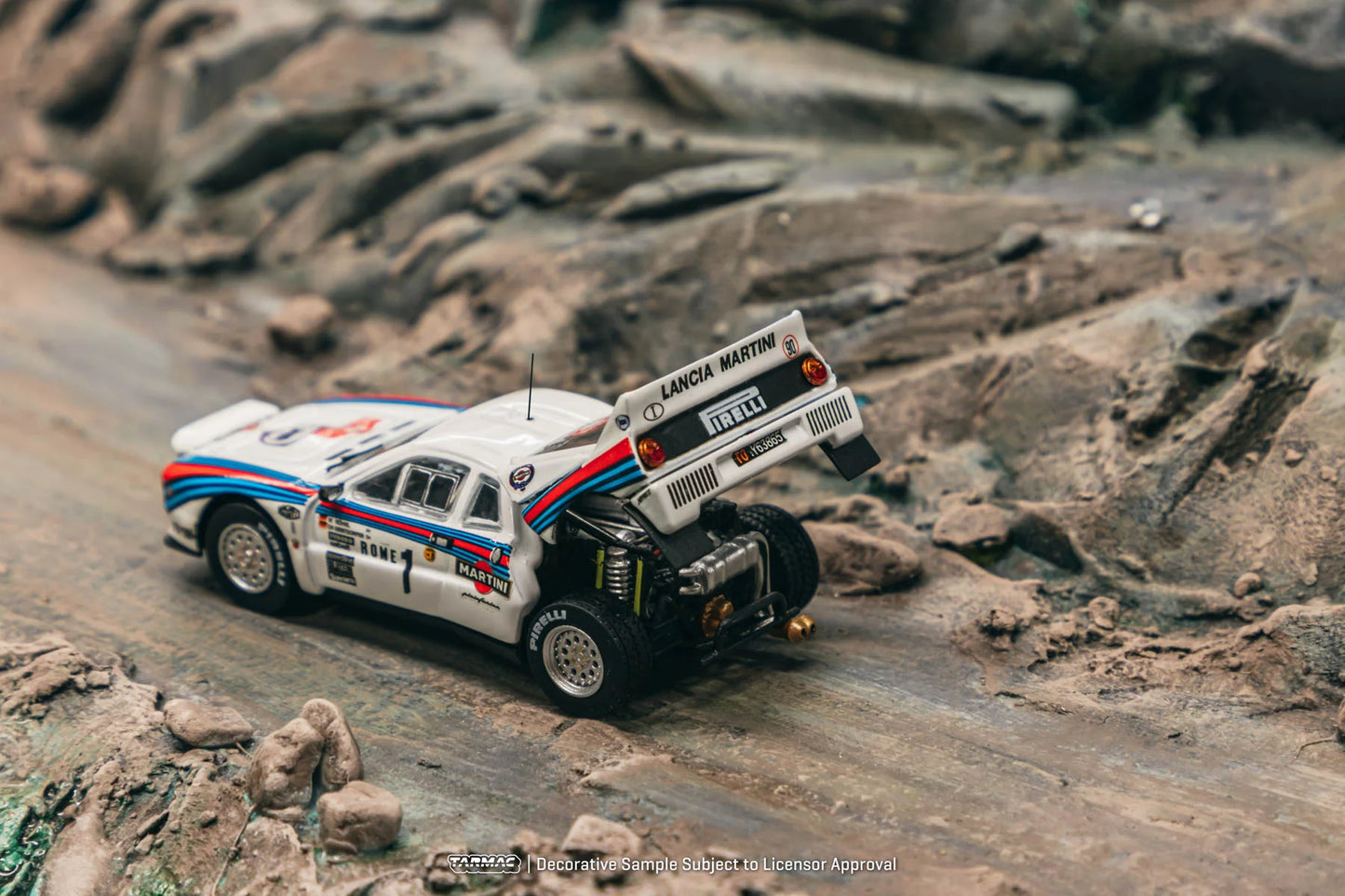 Lancia 037 Rally - Rally Monte Carlo 1983 Winner W. Rohrl / C. Geistdorfer - Tarmac Works - Scala 1/64 T64P-TL002-83RMC01