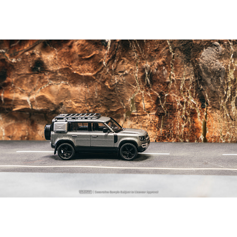 Land Rover Defender 110 Grey Metallic - Tarmac Works - Scala 1/64 T64G-020-GY