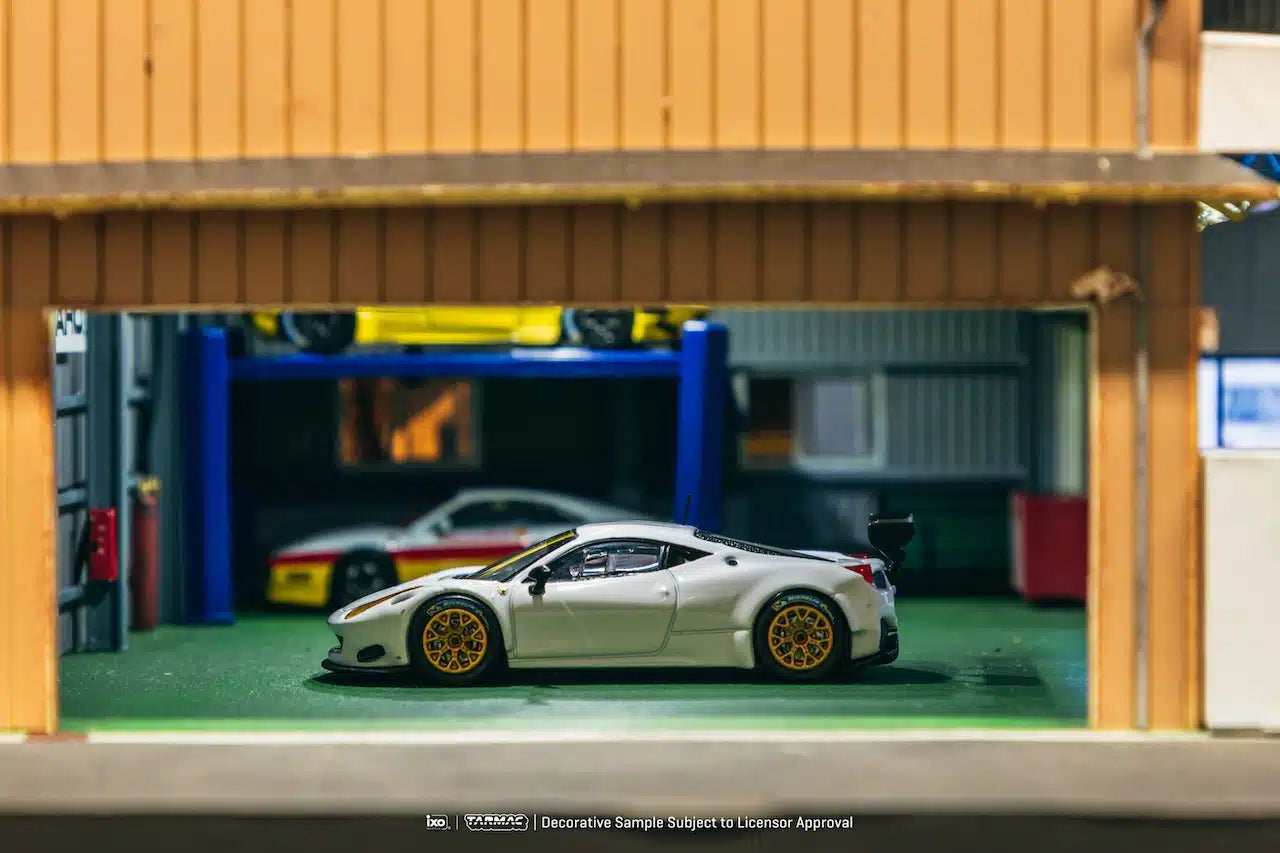 Ferrari 458 Italia GT3 White - Tarmac Works ROAD64 - Scala 1/64 T64R-074-WH