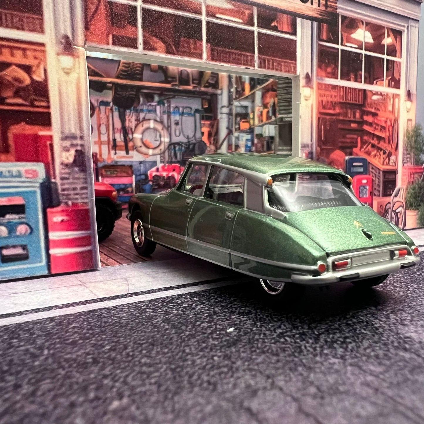 Citroen DS 23 Pallas 1972 Metallic Green - Norev - Scala 1/64 Circa