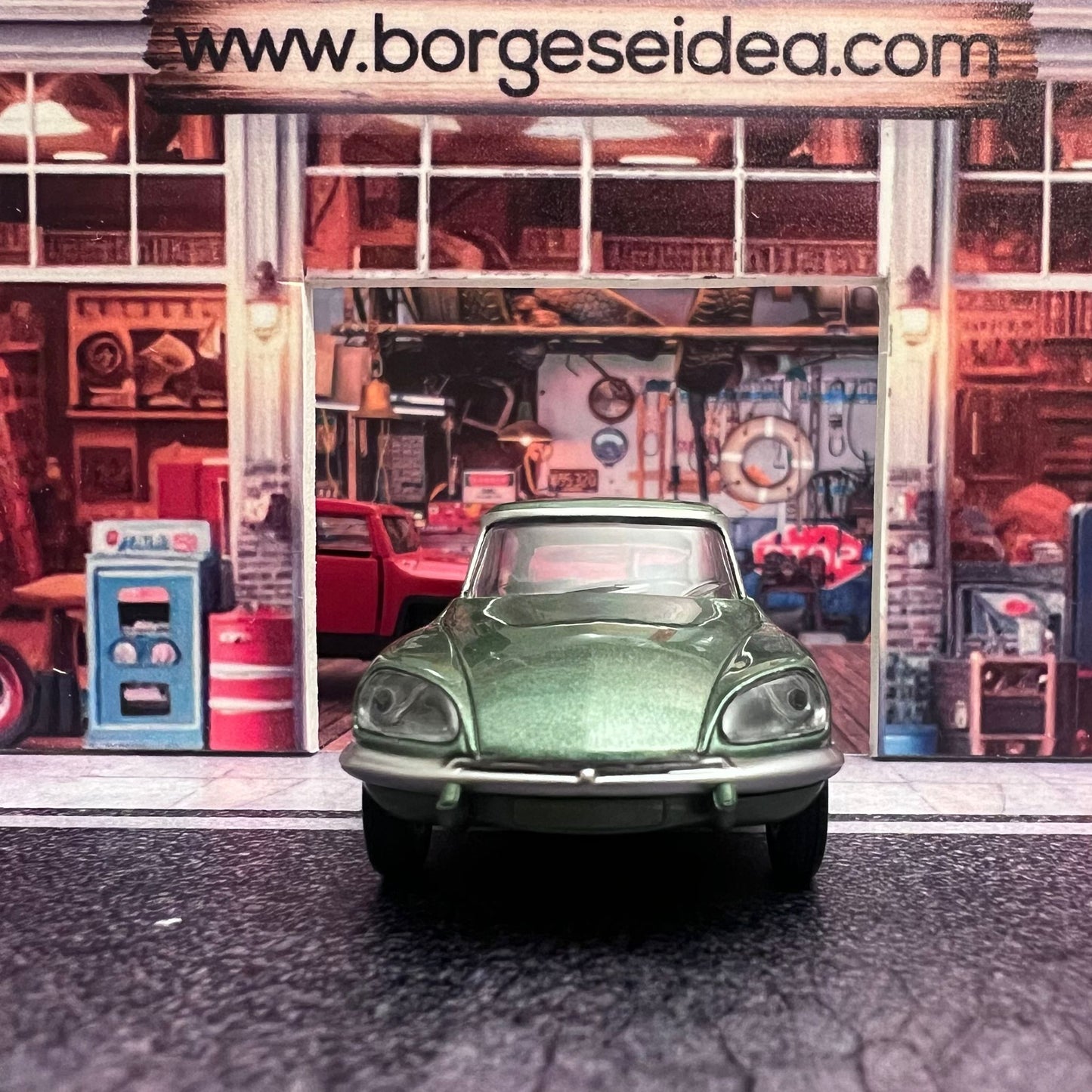 Citroen DS 23 Pallas 1972 Metallic Green - Norev - Scala 1/64 Circa