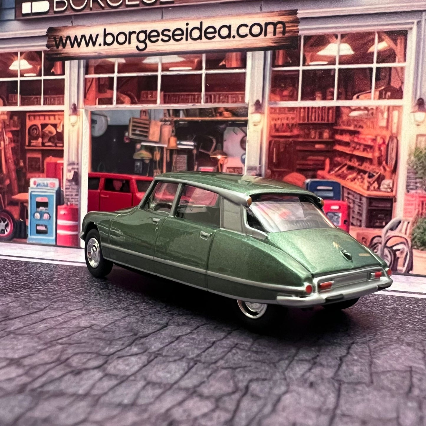 Citroen DS 23 Pallas 1972 Metallic Green - Norev - Scala 1/64 Circa