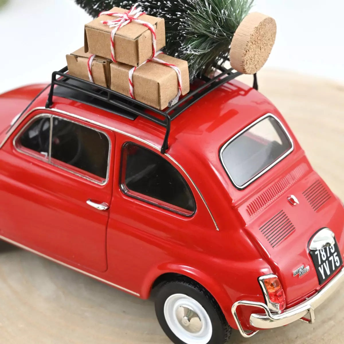 Fiat 500 L 1968 Red Christmas - Norev - Scala 1/18