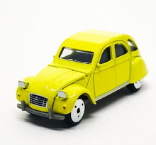 Carica l&#39;immagine nel visualizzatore di Gallery, Citroen 2CV Serie Vintage Yellow - Majorette - Scala 1/64 Circa
