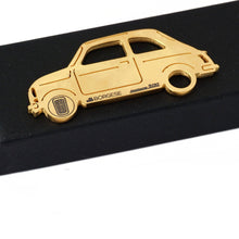 Carica l&#39;immagine nel visualizzatore di Gallery, Fiat 500 (1957) - Portachiavi con doratura in oro 24K finitura satinata foto 1
